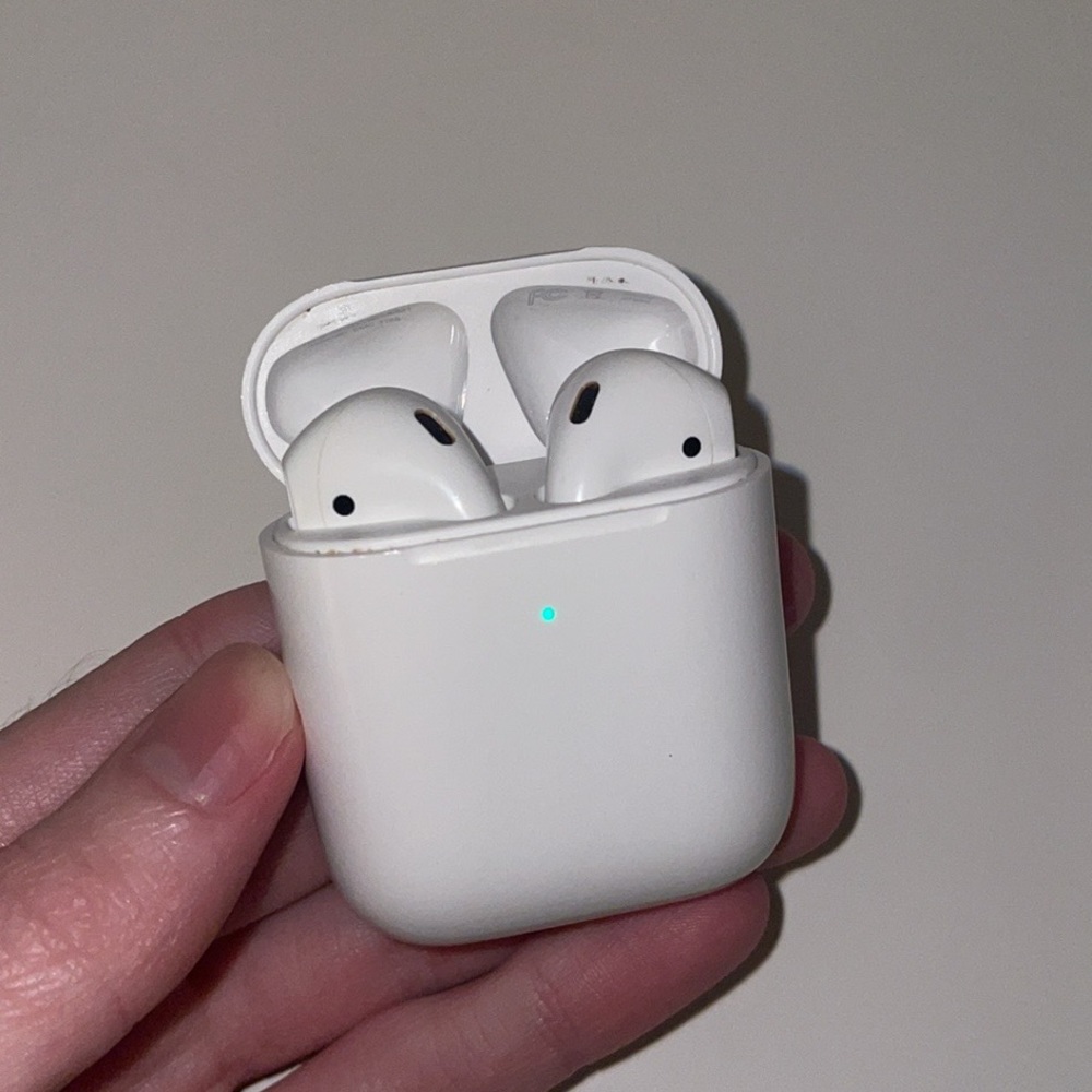 Apple AirPods (2nd generation)